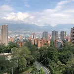 Magnificent Apartment Near Lleras And Provenza